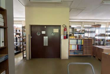À louer : Local commercial au 1er étage avec surfaces d'archives au sous-sol et 2 places de parc extérieures