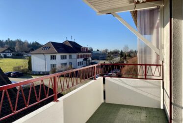 Appartement de 3.5 pièces entièrement rénové à Büetigen