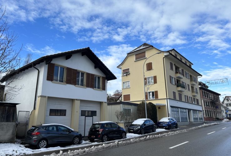 Grand garage à louer, situé dans une villa