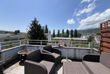 Charmante Attika-Wohnung mit Dachterrasse