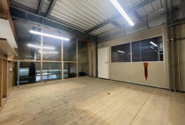 Local commercial à louer à Hauterive - Idéal pour stockage ou atelier de mécanique