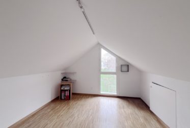 Charmante Attika-Wohnung mit Dachterrasse