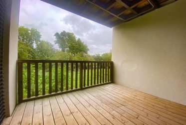 Appartement de 2.5 pièces avec balcon couvert sans vis-à-vis - Collège 6a