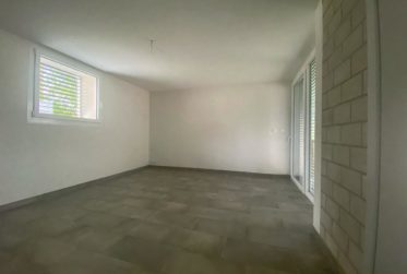 Appartement de 2.5 pièces avec balcon couvert sans vis-à-vis - Collège 6a