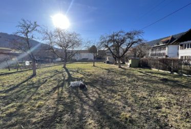 Terrain à bâtir au centre du village