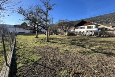 Terrain à bâtir au centre du village