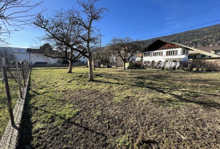 Terrain à bâtir au centre du village