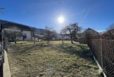 Terrain à bâtir au centre du village