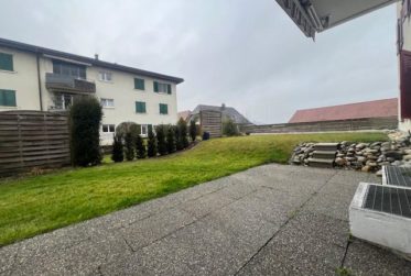 À louer à Büetigen : appartement de 4.5 pièces rénové, avec jardin