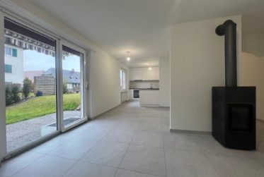 À louer à Büetigen : appartement de 4.5 pièces rénové, avec jardin