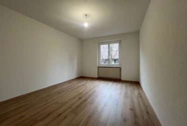 À louer à Büetigen : appartement de 4.5 pièces rénové, avec jardin