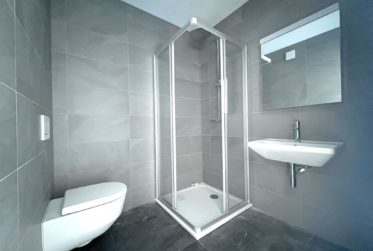 Appartement à louer de 4.5 pièces dans un immeuble construit récemment