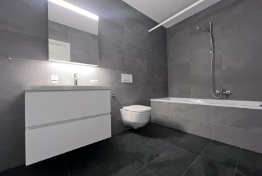 Appartement à louer de 4.5 pièces dans un immeuble construit récemment